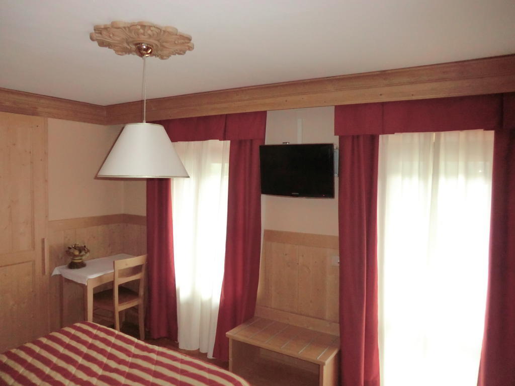Albergo Garni Ajarnola เอารอนโซ ดิ คาโดเร ห้อง รูปภาพ