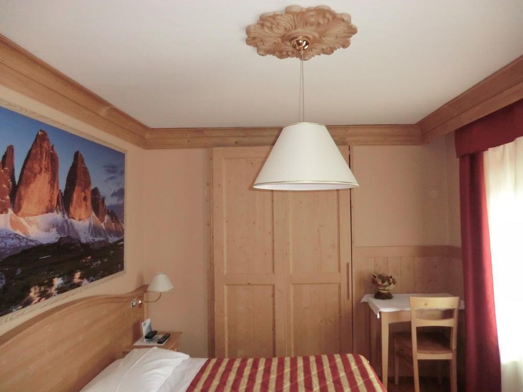 Albergo Garni Ajarnola เอารอนโซ ดิ คาโดเร ห้อง รูปภาพ