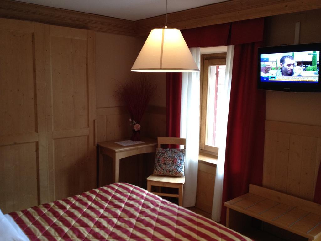 Albergo Garni Ajarnola เอารอนโซ ดิ คาโดเร ห้อง รูปภาพ